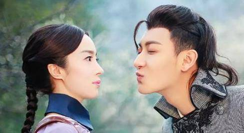 黄子韬在此后更是意识到了这一点,自己一直喊胡冰卿为"语初",就连手机