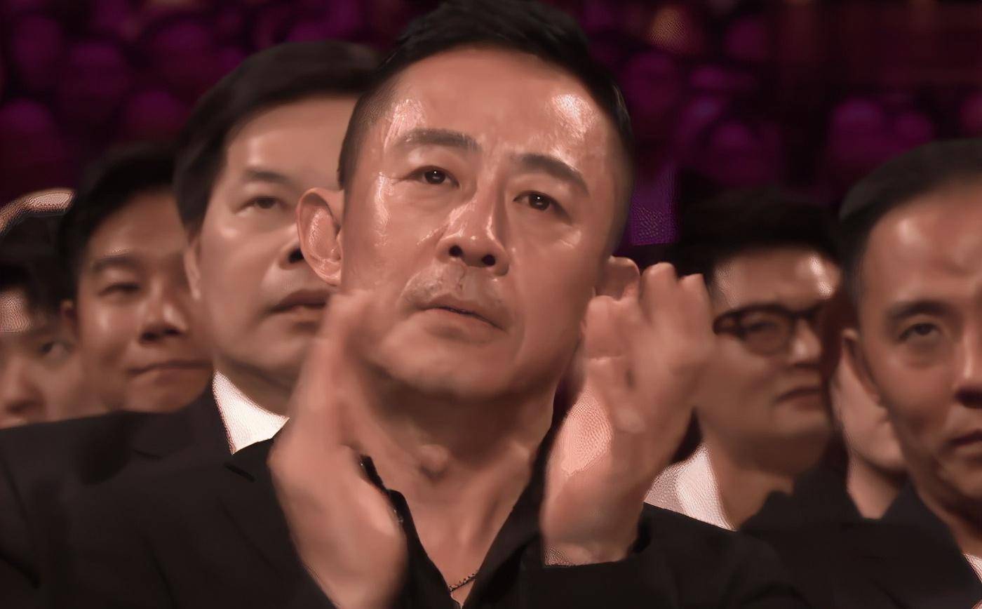 战友殷桃评价他是个疯子,肖剑(燕小六)说张译