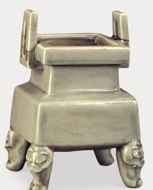 金代耀州窑月白釉瓷器:釉色青中闪白,工艺精致,造型庄严古雅