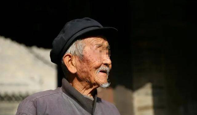 找五保户借60元,后调查发现不简单_温大爷_张琴_黄冲