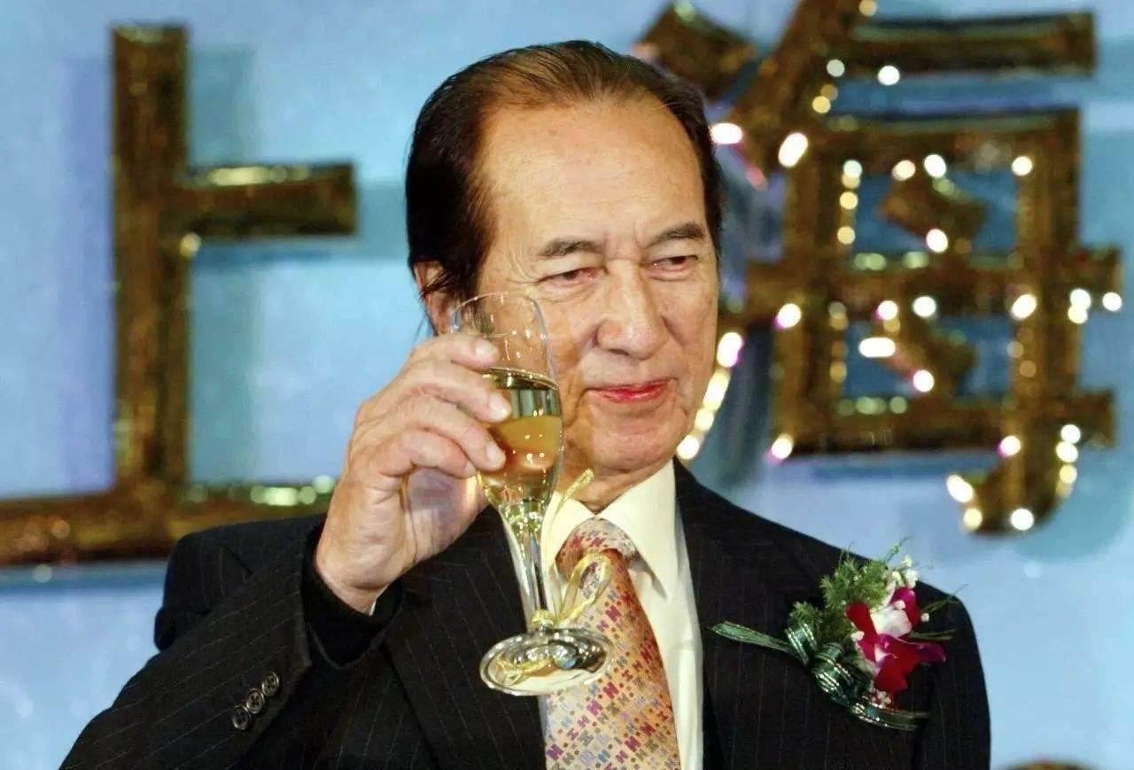 原创何鸿燊幼女考上清华多才又美貌赌王出身豪门却是白手起家