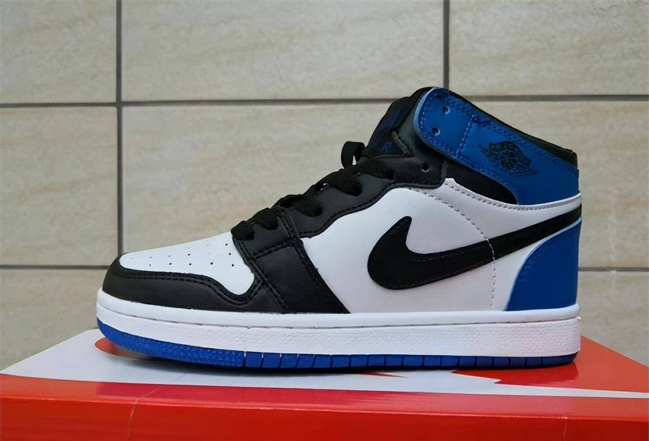 也有人认为,中国乔丹遭在2000年就已经申请了注册,aj怎么可能比中国