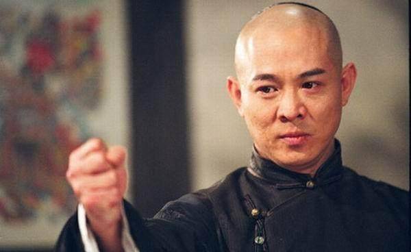 李连杰,一个在国际无人不晓的名字,一位举世瞩目的功夫明星,更是一名