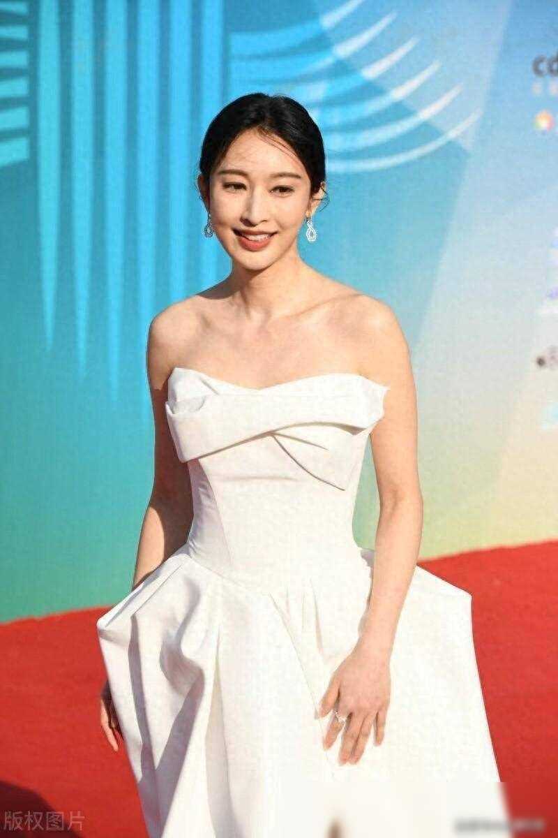 原创张俪身材令人无法抗拒38岁尤物魅力展现