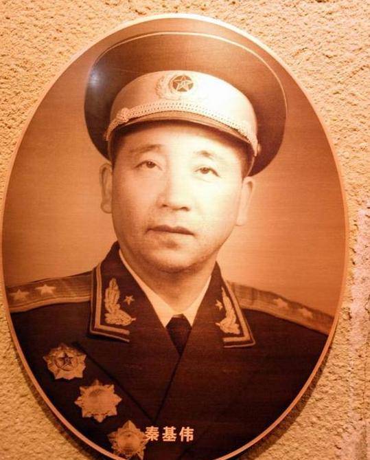 原创1986年秦基伟之子秦天上战场前与父道别父亲却怒骂没出息