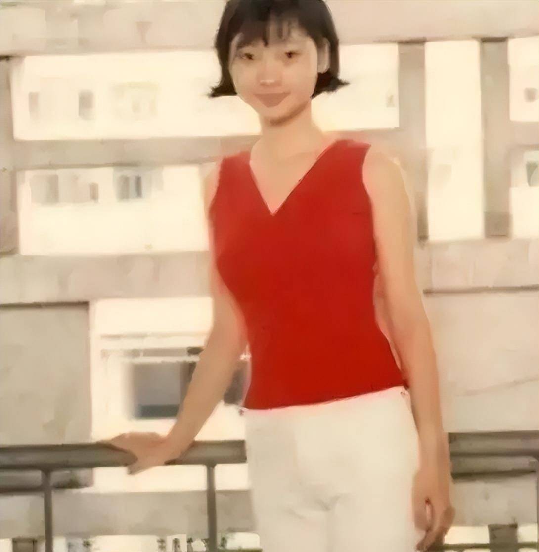 原创被陈凯歌骂当伴娘被婚闹如今41岁的柳岩终于给自己争了口气