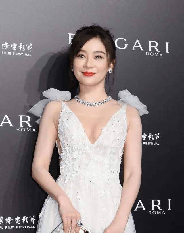 袁姗姗:美丽与才华并存,女神魅力何来?演艺之路揭秘!