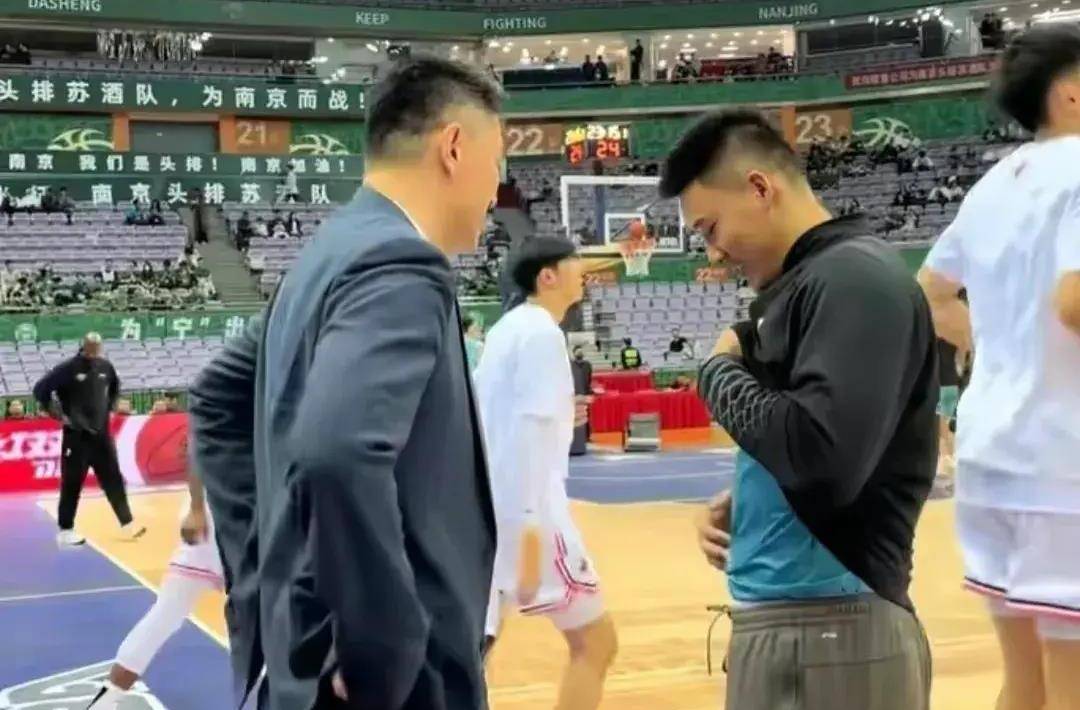 原创当我看到曾繁日与杜锋的合影时我发现广东应该效仿苏伟召回阿里