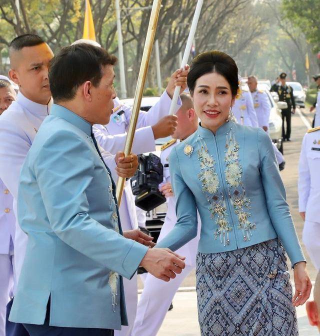 原创泰国王室已经辟谣诗尼娜贵妃没有被封为王后不会出现双王后