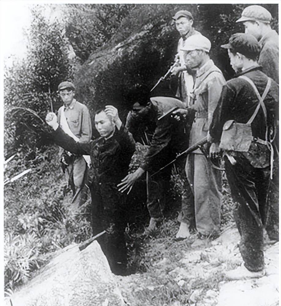 原创军统特务杀害杨虎城将军躲在农村被评为劳动模范最终恶有恶报