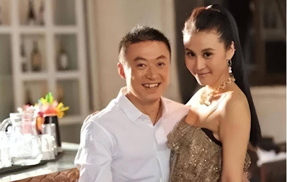原创马琳前妻张宁益离婚获千万家产转嫁金融学霸带2娃定居美国