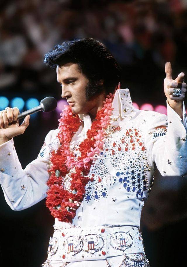 原创猫王睡过3000个女人被经纪人剥削42岁猝死前服用了14种药物