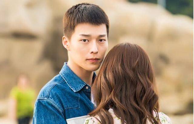 但不得不说这是一部非常好的网剧,主要讲述了一群在城市边缘的人,他们