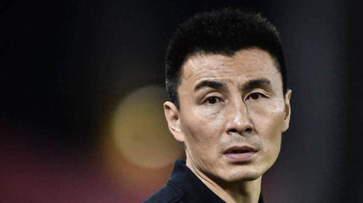 河南队四轮不胜主场送给升班马中超首胜,李玮峰该怎样面对球迷?