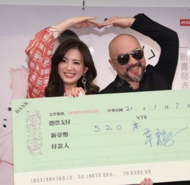 原创刘真丈夫久违露面一脸憔悴公开妻子消息眼眶含泪惹人怜