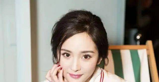 某家纸媒向杨幂公然"开炮",声称这批盲人打字机并未落到盲童