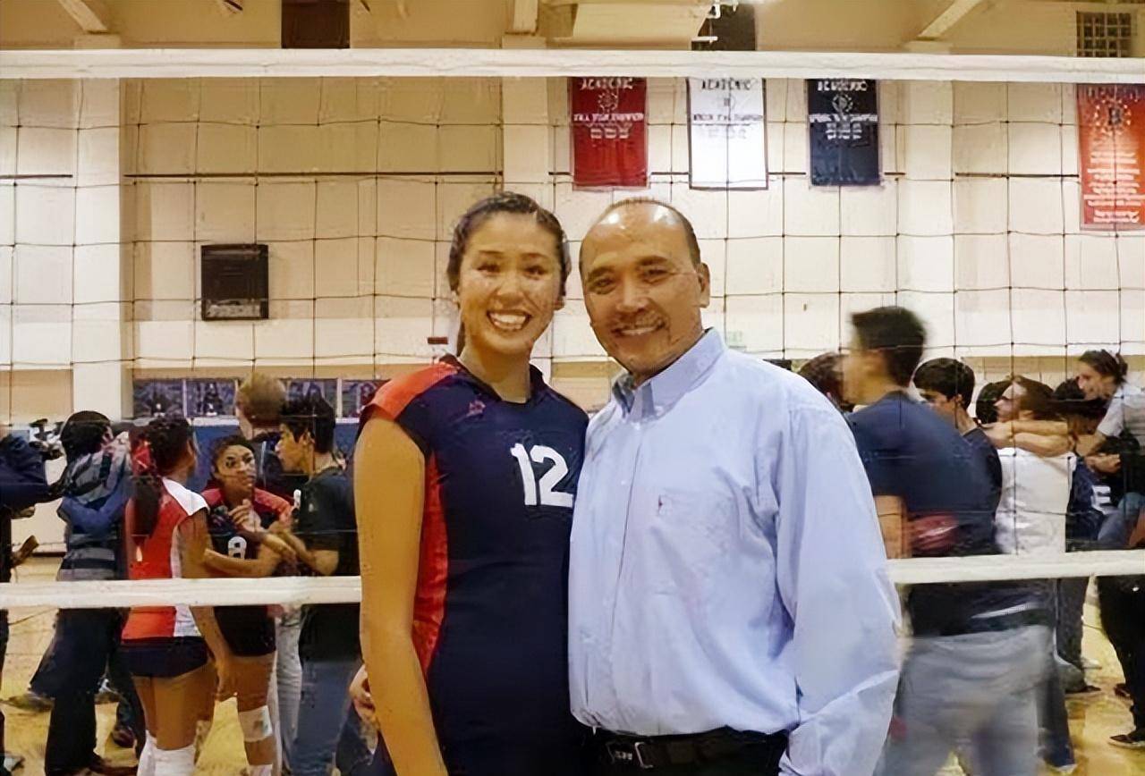 原创郎平女儿曾晒与弟弟的合照父亲为照顾她15年不娶60岁2婚生子