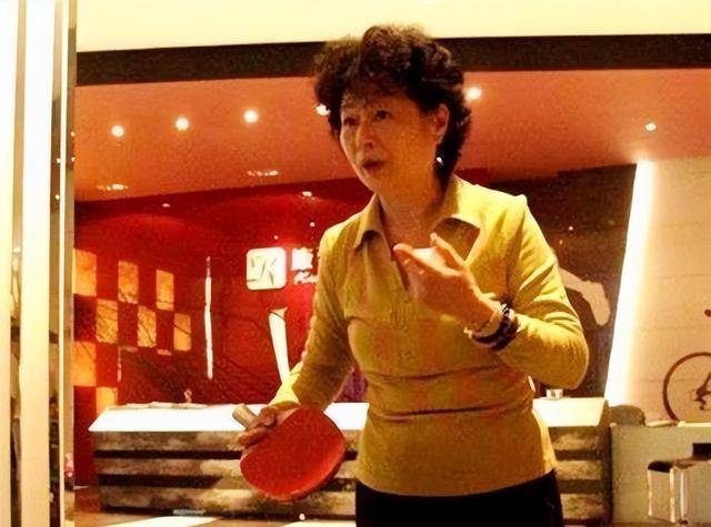 一代国乒名将:8岁学球,60岁一线退休,终身未结婚生子_容国团_中国