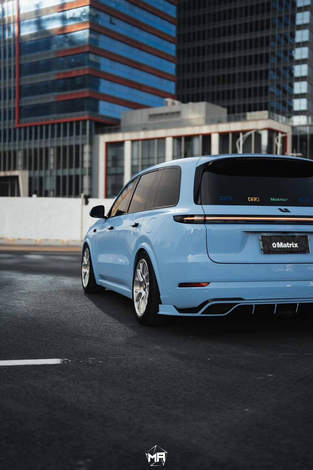 理想l9矩阵改色膜赞德福特蓝,海水般的清爽感拿捏住了!