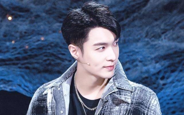 被前辈认可舞蹈家杨丽萍点赞张艺兴夸父逐日舞台分析