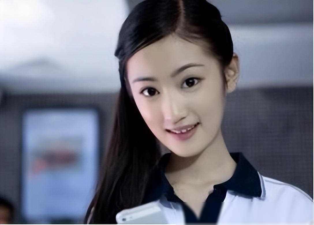 原创13岁考入上戏整容后无戏可拍黄诗佳的教训整容风险大