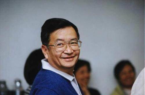 不知道周志兵什么时候又改名为梁鉴了.