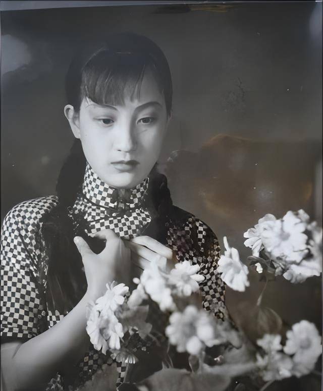 原创周璇因为太美3岁被拐卖14岁红遍上海如今一组照片卖218万