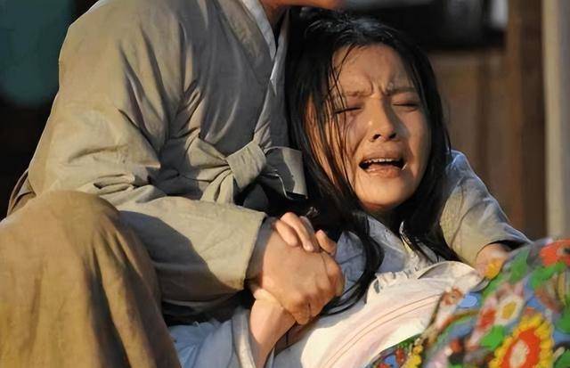 原创古代女子生娃为何接生婆一直喊着要烧热水了解后心疼古代女人