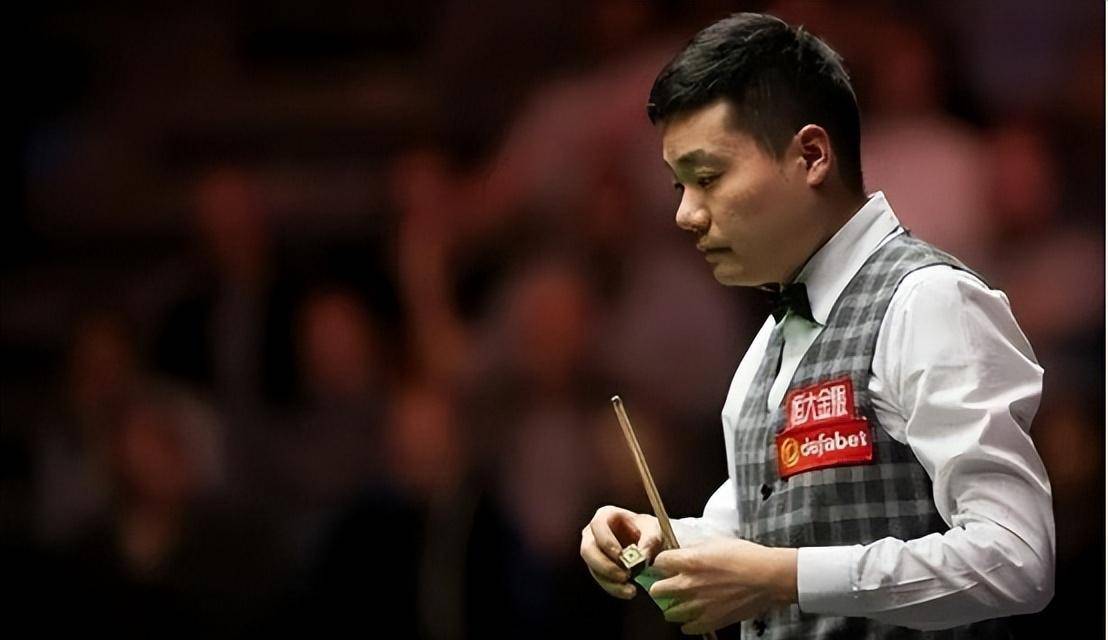 原创36岁丁俊晖近况身家过亿却常住国外大龄妻子气质绝佳挺胖乎