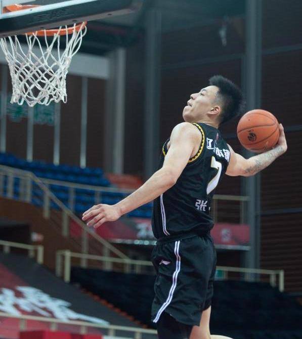 为进入国家队打下基础_张振林_胡明轩_篮球
