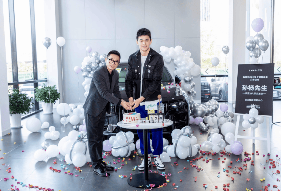 轴距更是长达2984mm,即便是身高达到198cm的孙杨,坐进车内也能感受到