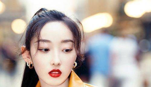 表面上是清纯少女实际上是红唇御女蒋梦婕这套红裙太抢眼