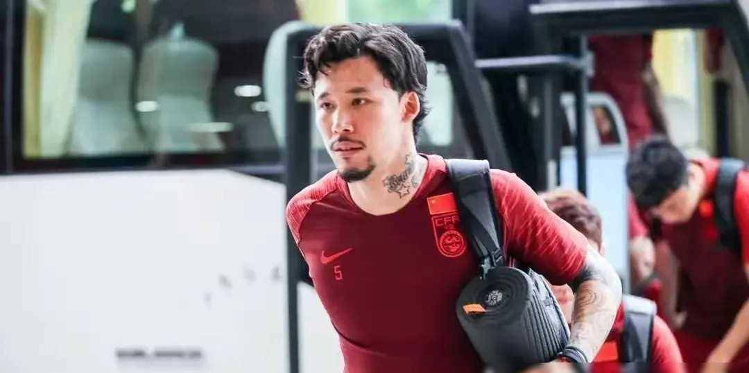 原创张琳芃退役正式通过电视点名国足宣布新的决定郑智明白了