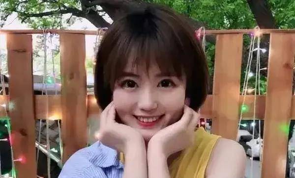 作为体育频道的主持人及评论员,高菡以其专业的素养和敏锐的观察力,为