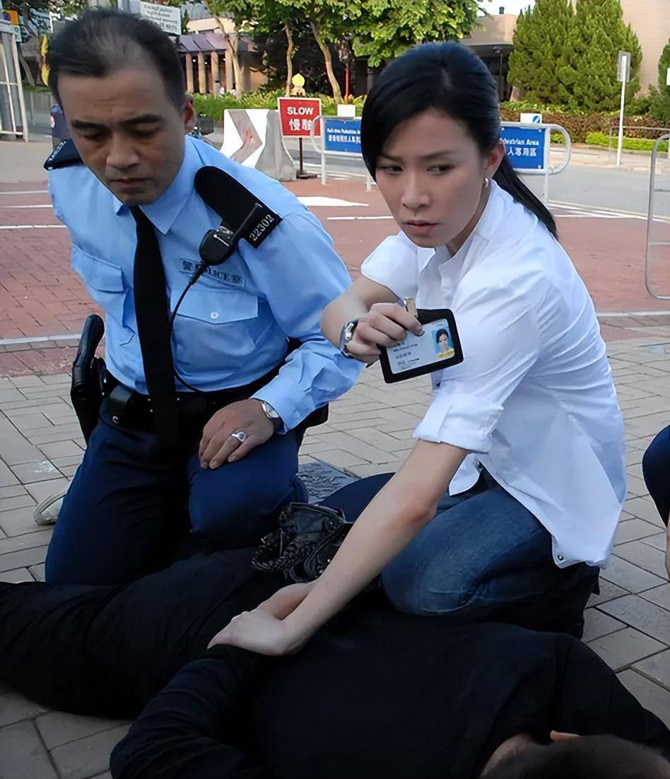 周望晴(陈法拉饰演) - 《潜行狙击》周望晴这个角色,聪明伶俐,工作