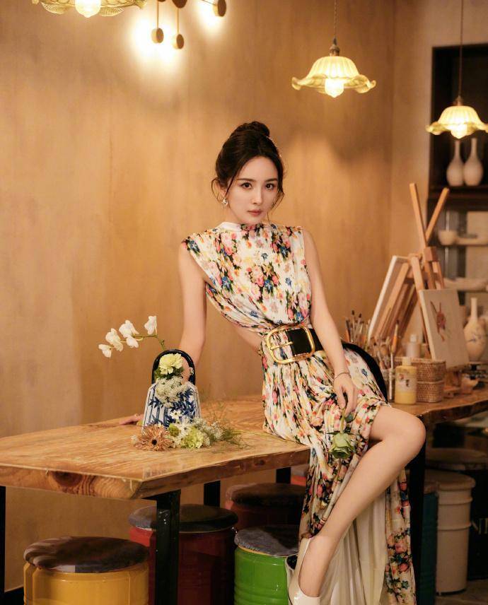 杨幂自曝和父母的相处方式惹人羡,做演员是爸妈与人炫耀的资本