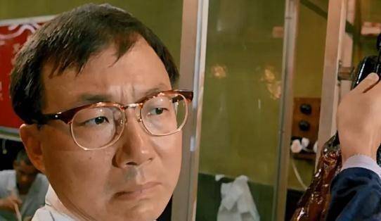 《鬼马双星》,《半斤八两》,《卖身契》等作品,曾让许冠文在香港影坛