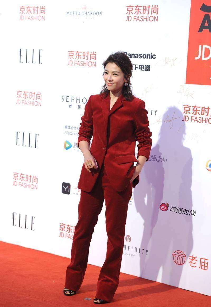 刘涛本人很黑还壮穿西装不会那么显胖都是营销出来的气质