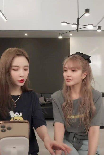 和罗志祥分手后,周扬青首次公开直播,颜值气质满分获网友怒赞_动态