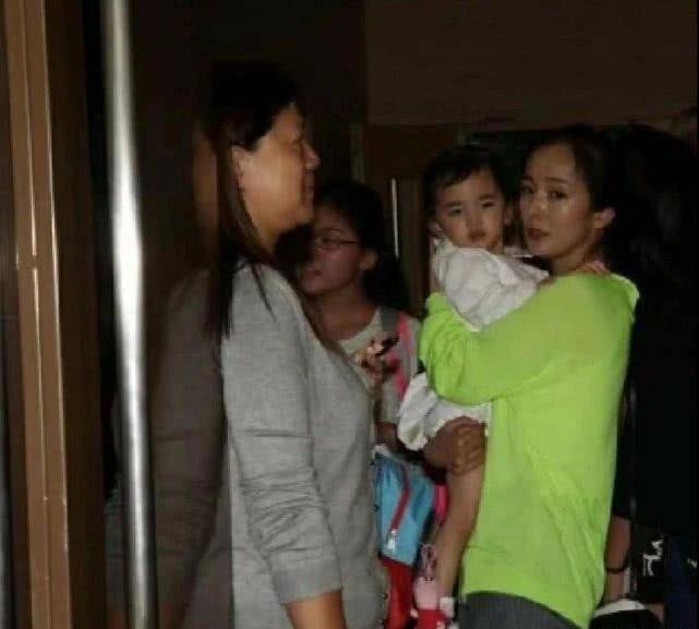 原创别人母亲节都热热闹闹的杨幂母亲节一张图5个字让人心酸不已