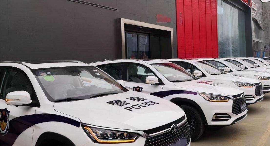 在对这些豪华警车的赏析中,我们不仅看到了各国对于警务工作的重视,也