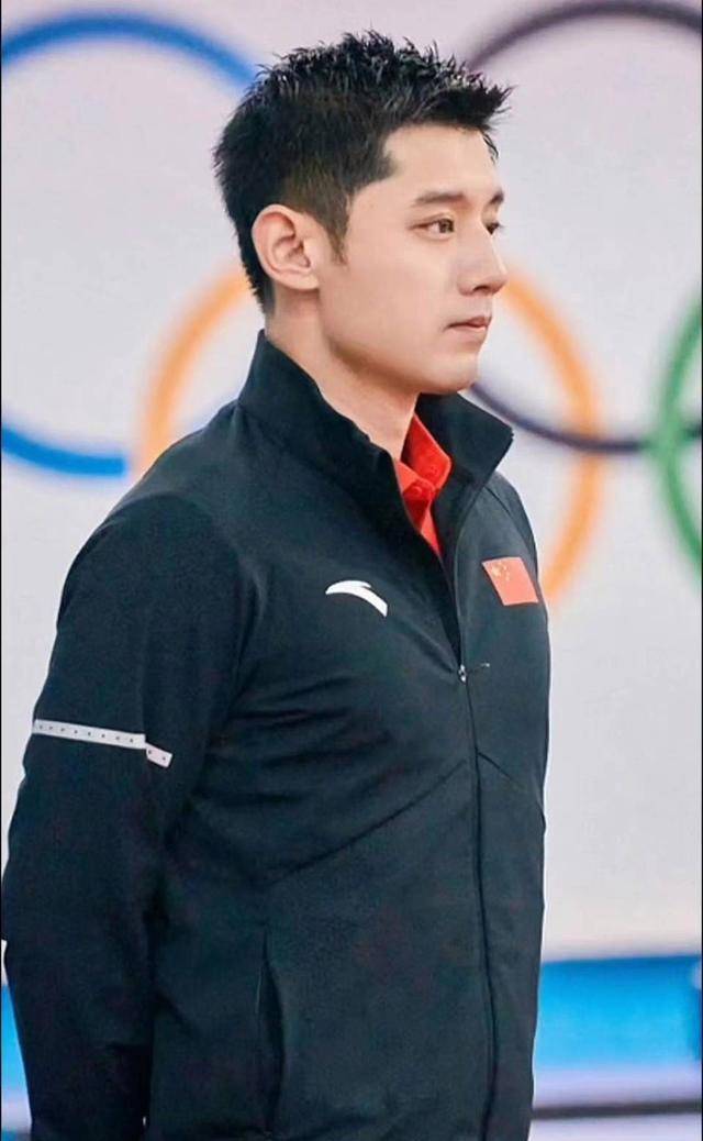 闪耀世界舞台:杨毅评选的中国体育明星之道