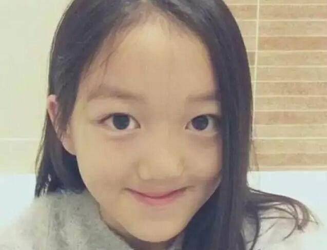 差距太大都是唇腭裂冯小刚女儿美如画王菲女儿被赞有自信