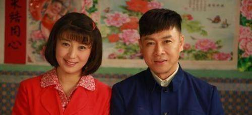 出身军人世家,24岁火遍大江南北,与妻子闪婚恩爱至今25年_胡亚捷_汤静