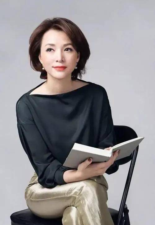 董卿:一个优雅且有才情的女子,书写一生传奇