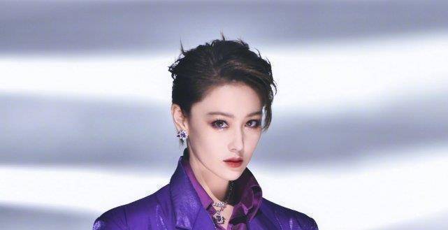 原创张馨予与小林青霞同框称与小林青霞是闺蜜却被怼你和她差远了