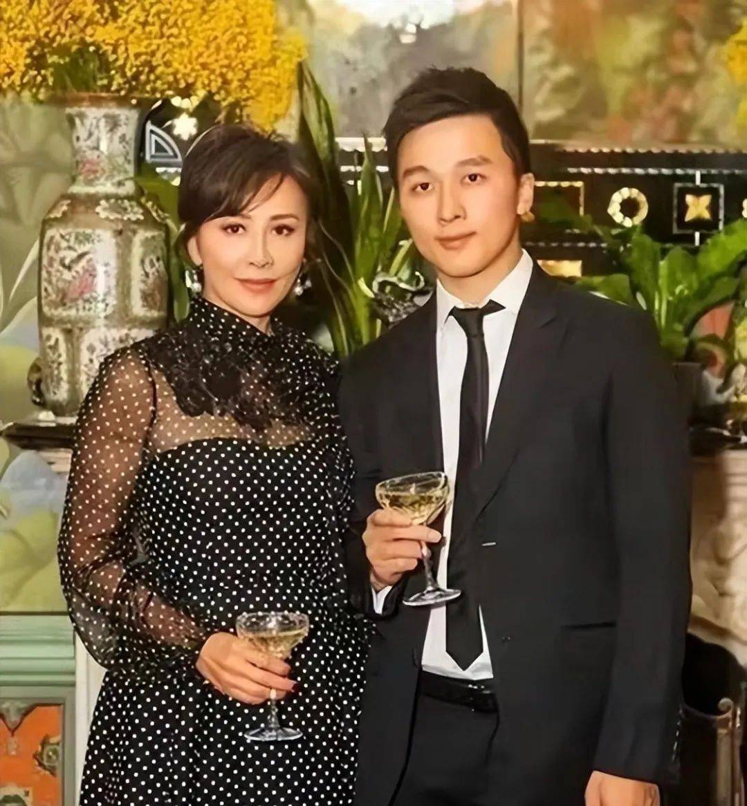 二,关世华,或能继承5亿身家大美人关之琳虽然年轻时曾经历过两段婚姻