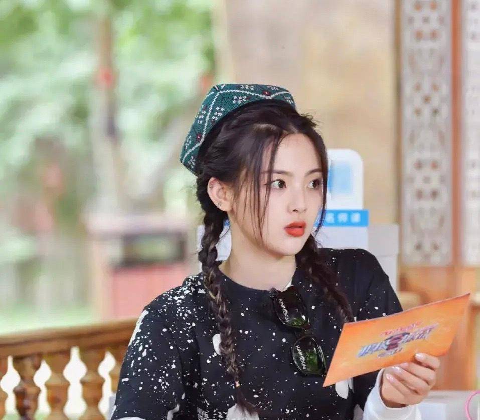 杨超越,在综艺,演员的道路上开了外挂,一路遇贵人_贾乃亮_秦昊_雷佳音