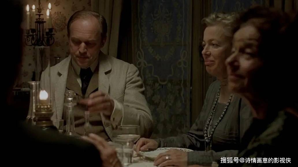 一首扣人心弦的惊险交响乐,以紧张的氛围与引人入胜的剧情,为我们的