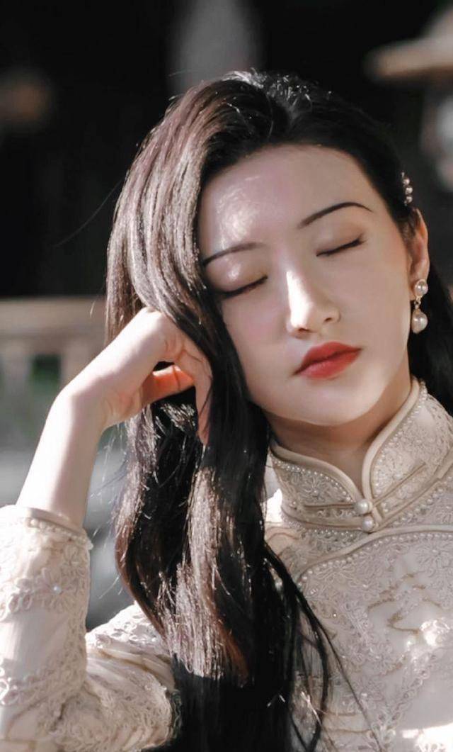 出道15年和成龙,张家辉出演好莱坞大片的小演员因为"穷"火了_景甜